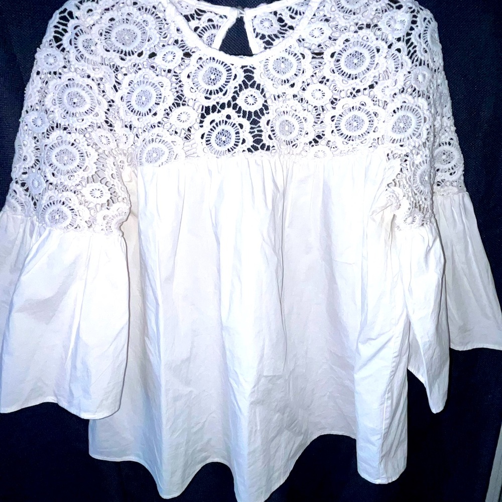 Chi wear 🌺white ,bell sleeves ,crochet top